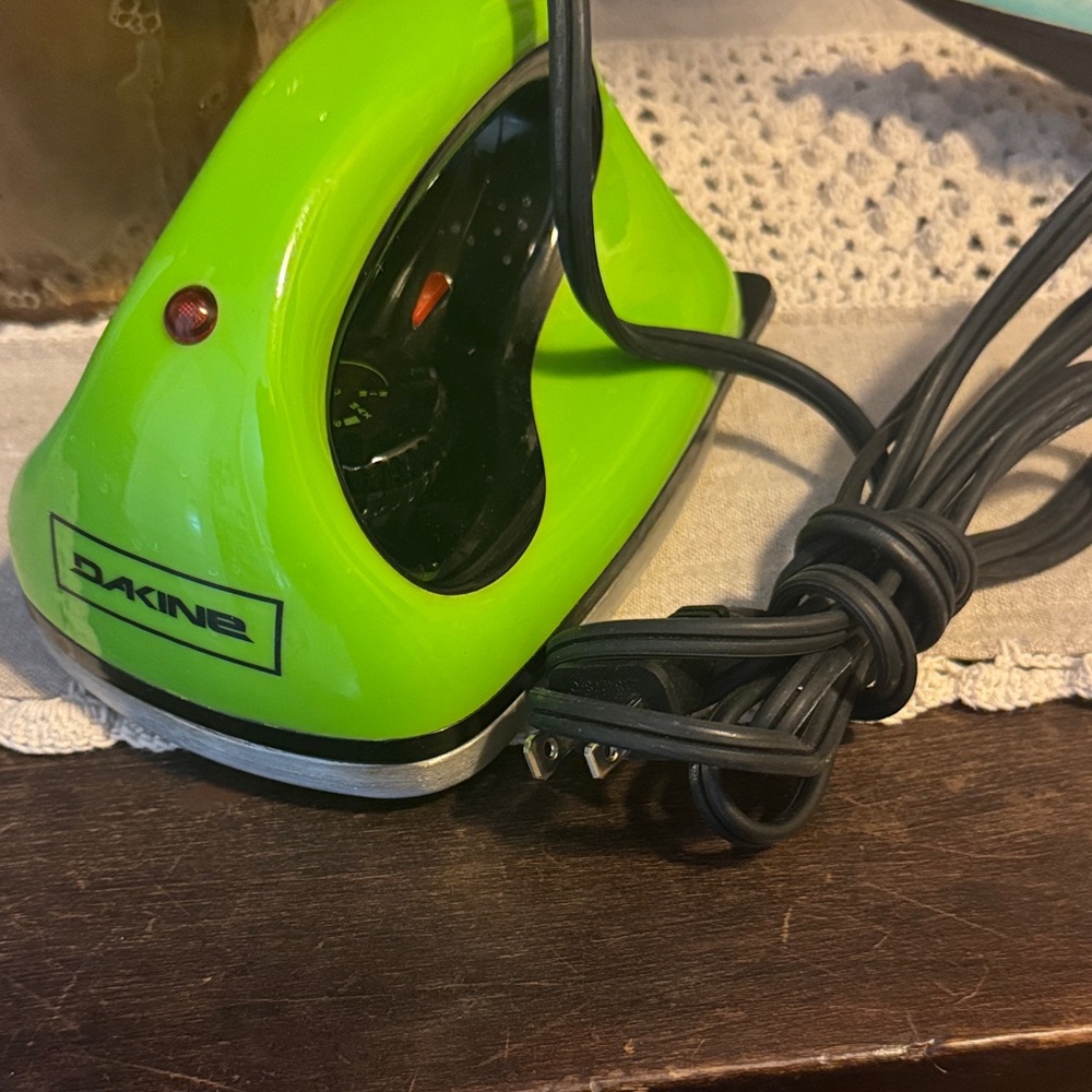 Dakine Bright Green Compact Iron